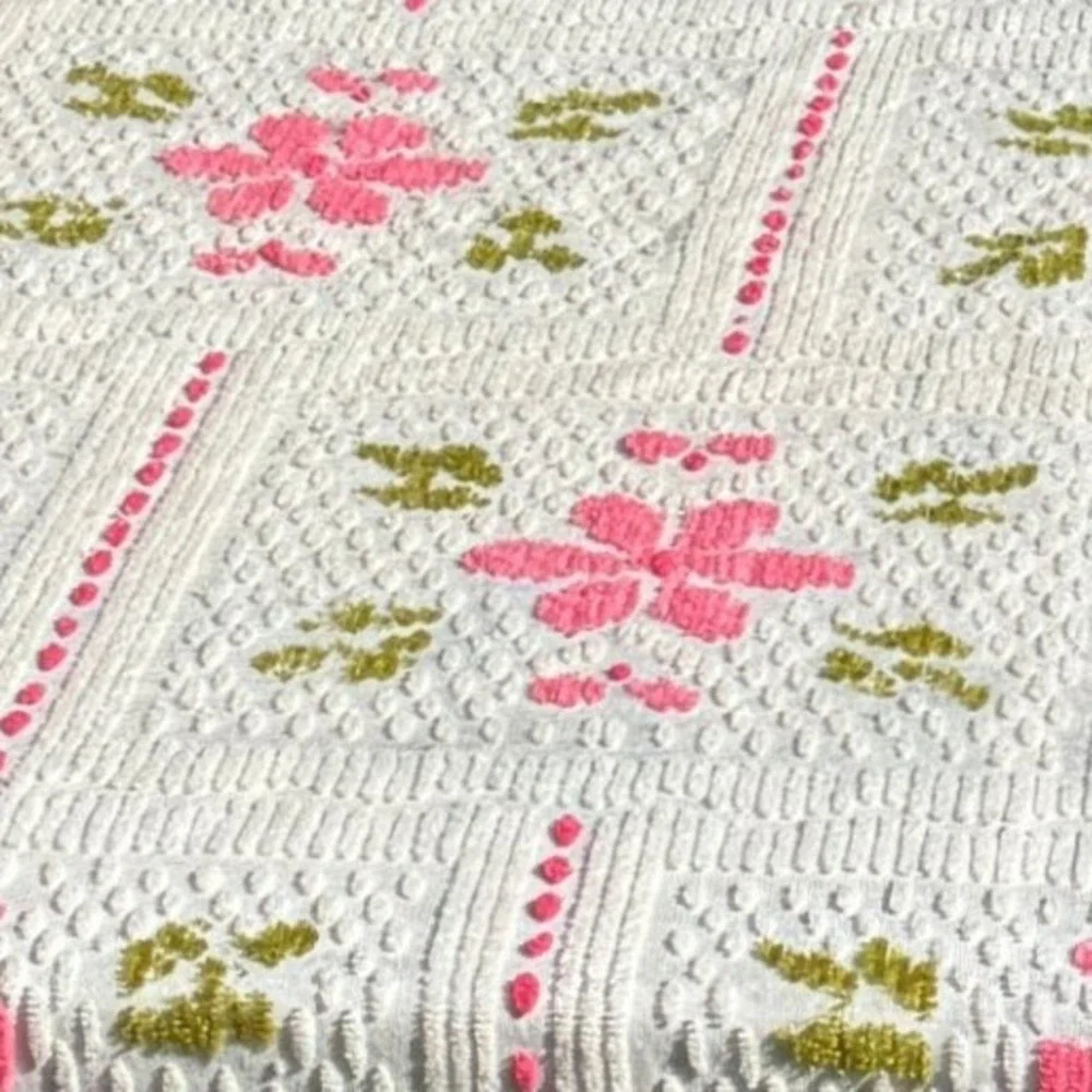 Vintage Chenille Bedspread White Pink Green Floral Popcorn Tufted Fringe Queen